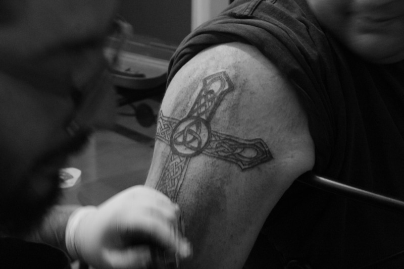 limb, tattooing, human body part, artist, art and craft, cruz, tattoo, hand, close-up, one person, adult, men, human limb, creativity, 5K, human hand