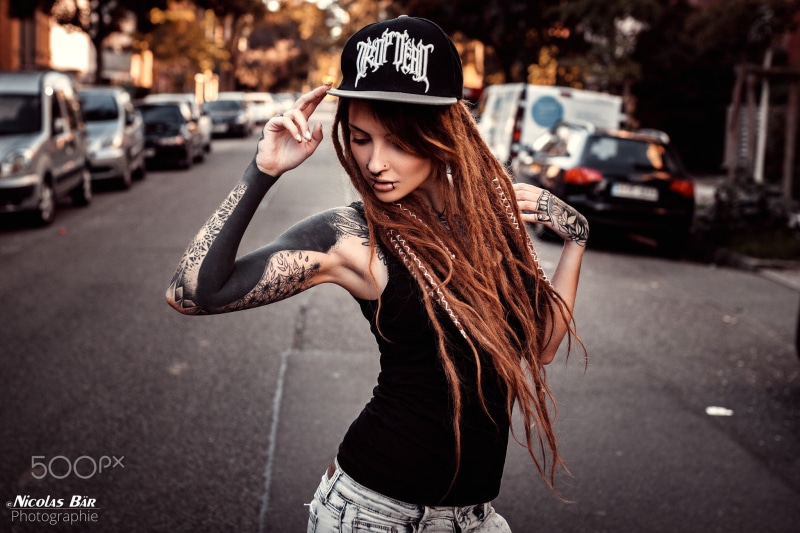 baseball caps, portrait, nose rings, 1080P, women outdoors, women, lip ring, dreadlocks, depth of field, armpits, street, tattoo