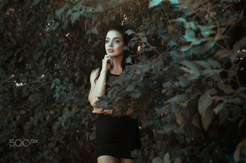 beautiful woman, nature, beauty, adult, 1080P, front view, hairstyle, women outdoors, women, plants, outdoors, three quarter length, plant, looking at camera