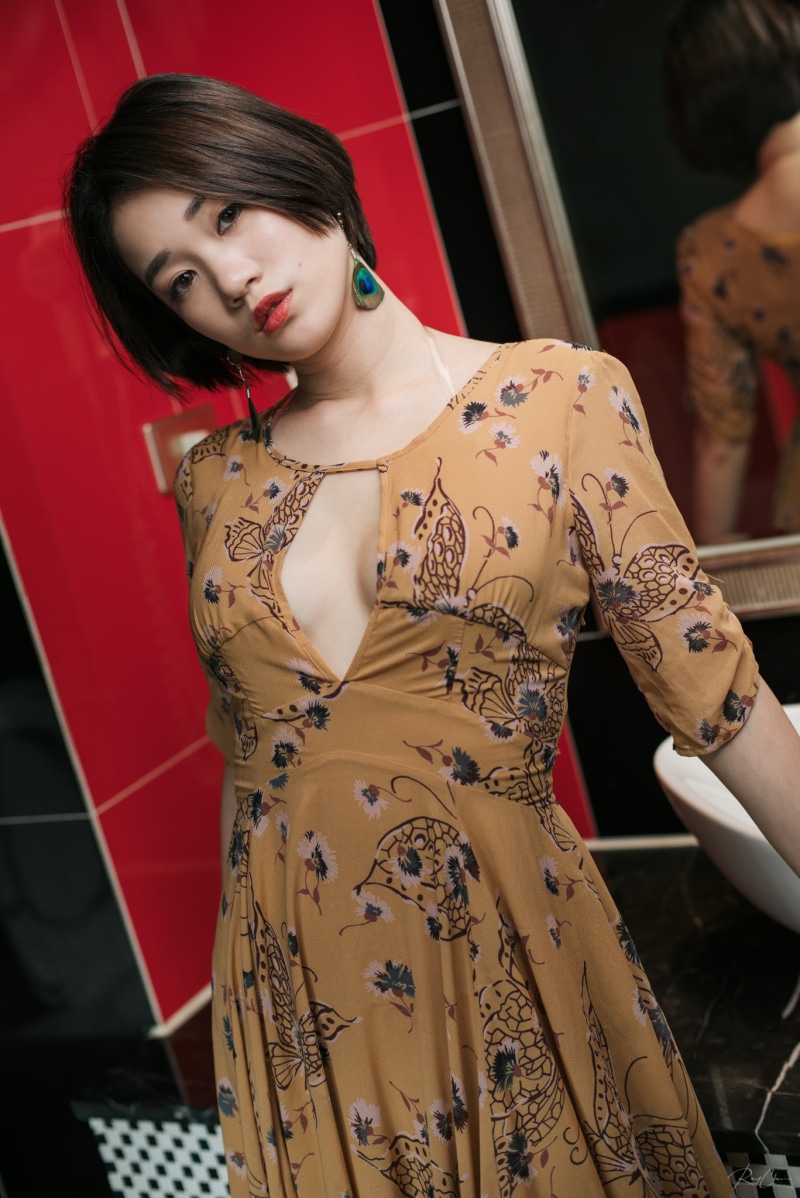 women, mirror, contact lenses, depth of field, 1080P, portrait, model, brunette, Asian, reflection, short hair, Ray Chen, looking at viewer, indoors, dress