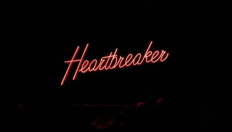 black background, illuminated, light - natural phenomenon, business, message, motion, dark, arts culture and entertainment, heartbreaker, pink, communication