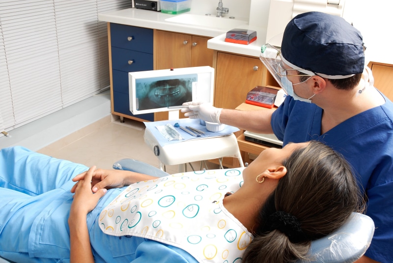 females, occupation, hospital, checking, people, computer, 2K, clinic, woman, medical exam, young women, lying down, doctor, surgery, care, medical occupation