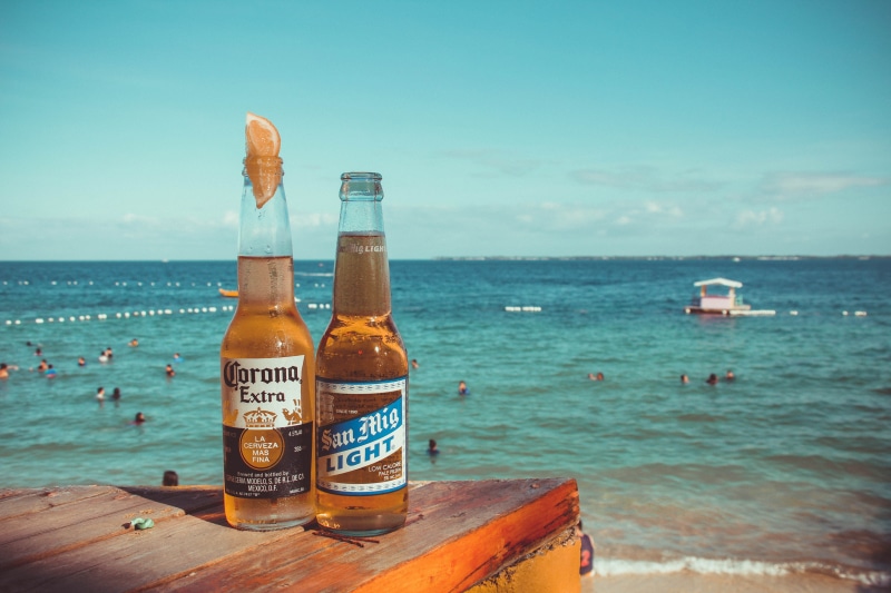 beach, container, watercraft, 5K, beers, paradise, relaxation, land, lemon, light, sky, beverage, blue, sand, table, recreation, seashore, summer, sun