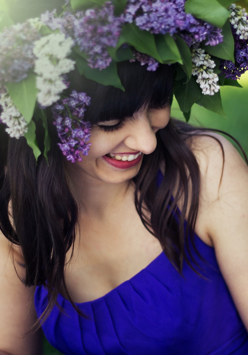 model, young, cosmetics, young adult, rest, people, laurel wreath, algae, one person, hairstyle, celebration, one, front view, leisure activity, lifestyles
