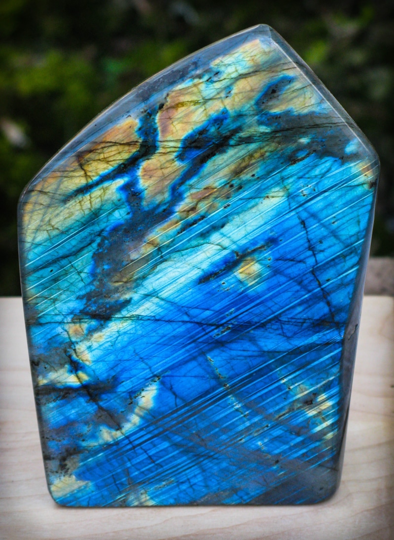 paint, mineral, labradorite, animal, outdoors, reflection, blue shimmering, focus on foreground, day, nature, close-up, transparent, pattern, stone, single object