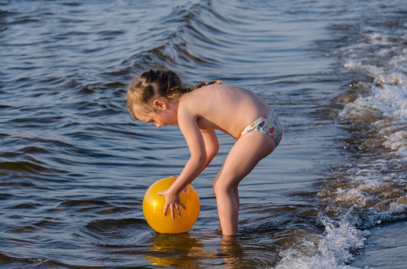 waterfront, swimming, holding, ball, inflatable, summer, one Person, day, sea, men, fun, Girl, males, standing, shirtless, sandy beach, nature, game, people