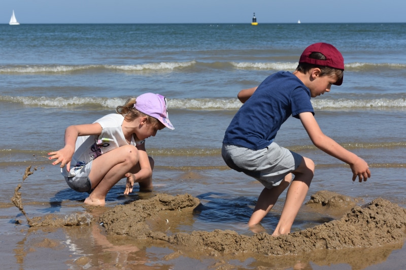 boys, land, two people, Girl, full length, childhood, horizon over water, lifestyles, girls, Children, mature men, beach, child, babies And Children, fun