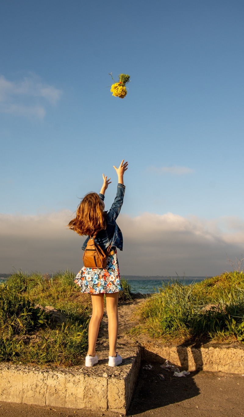 sky, ocean, holiday, 5K, women, water, travel, sunlight, real people, beach, girl, leisure activity, child, land, female, plant, summer, joy, people, rear view