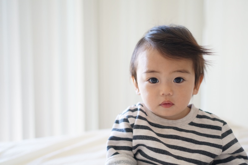 summer, real people, infant, people, little, fun, portrait, toddler, 4K, baby, indoors, young, boy, happy, childhood, gray, neck, kid, bedroom, lifestyles