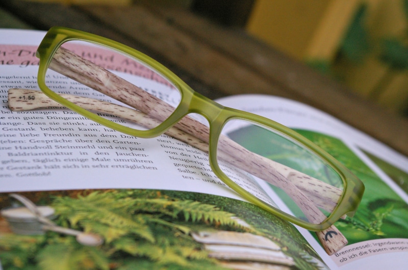 glass - material, optics, eyeglass frame, lenses, 2K, frame, eyeglasses, selective focus, magazine, garden book, paper, text, read, clearer view, book