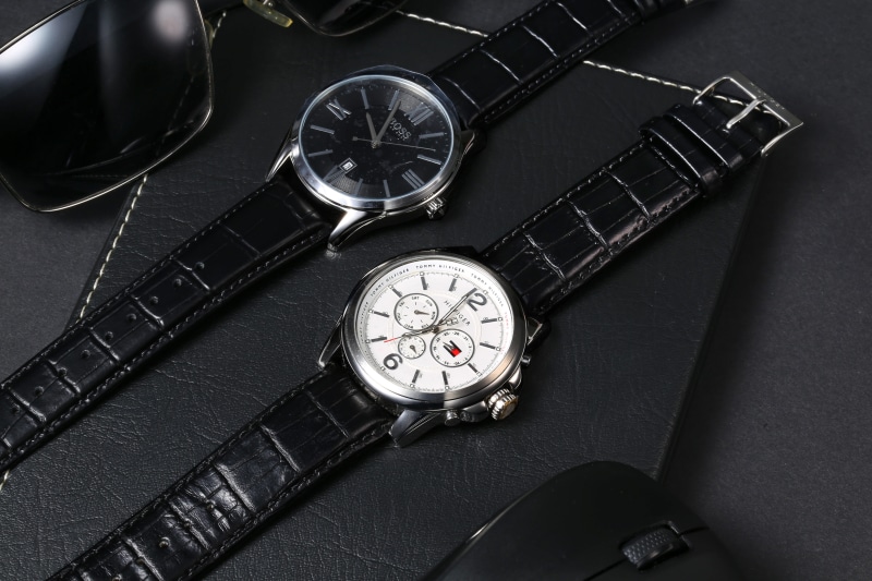 time, directly above, instrument of time, indoors, clock face, table, minute hand, close-up, stopwatch, black, black color, black background, pepa, cool colors