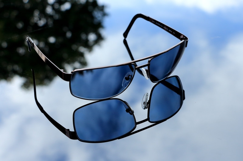 cloud - sky, mirroring, sunglasses, eye protection, single object, eyesight, black, blue, nature, close-up, 4K, personal accessory, outdoors, reflection