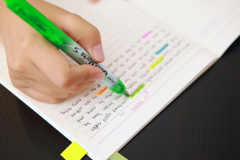 hand, study, fluorescent, communication, indoors, coloring, finger, marking, one person, highlighter, pen, paper, holding, human finger, note pad, 5K