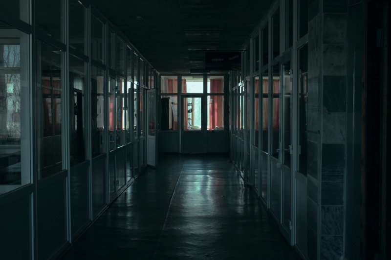 flooring, diminishing perspective, ceiling, door, close, modern, arcade, dark, reflection, corridor, no people, glass windows, the way forward, 5K, empty