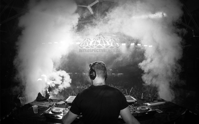 standing, drum and bass, smoke, house music, 720P, architecture, rear view, lighting equipment, t, neck, crew, shirt, outdoors, smoke - physical structure
