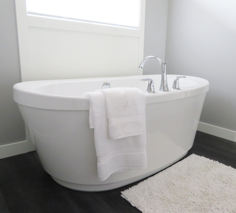sanitary, toilet, domestic Room, faucet, Bathtub, elegance, Tub, White, flooring, home Interior, hygienic, bath, towel, white, white color, absence, domestic life