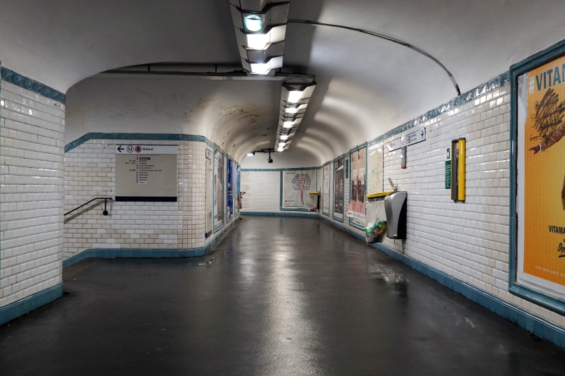 no, corridor, diminishing perspective, people, tunnel, ceiling, indoors, no people, empty, fluorescent light, lighting equipment, paris, building, architecture