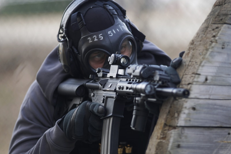 day, weapon, sas, aggression, outdoors, rifle, machine gun, 5K, uniform, military, real people, aiming, m16, peq, protection, tactical, clothing, asg
