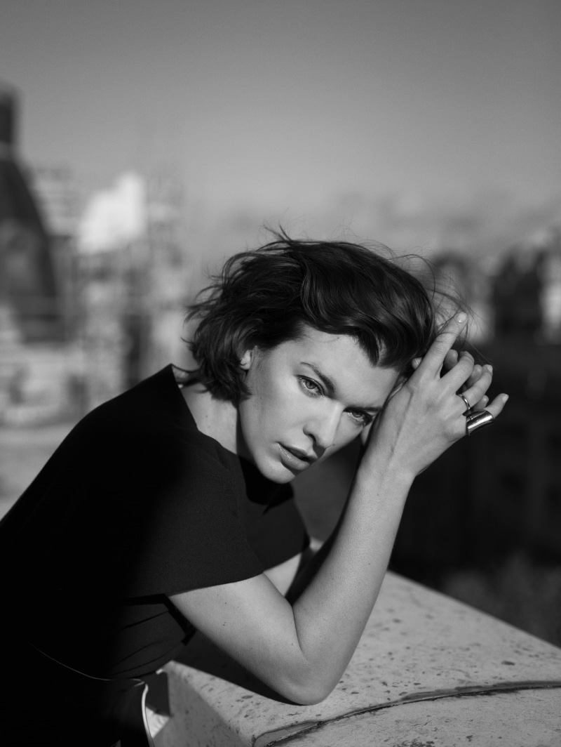 actress, Milla Jovovich, monochrome, 2K, brunette, lipstick, model, blue eyes