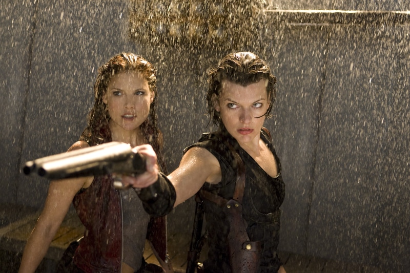 caucasian Ethnicity, armed Forces, Milla Jovovich, violence, anger, portrait, adult, females, jovovich, emotion, hairstyle, aggression, mila, weapon, rifle