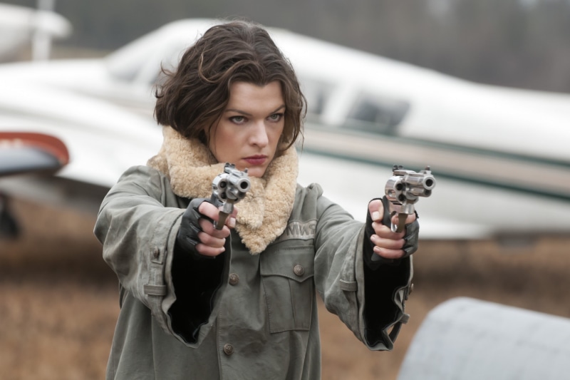 Resident Evil Afterlife, Milla Jovovich, pose, Resident evil 4: Life after death, 2K, look, Alice, weapons