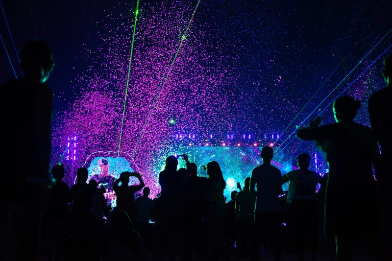 performance, crowd, togetherness, 5K, enjoyment, celebration, lighting equipment, group of people, rave, dark, light, group, leisure activity, festival