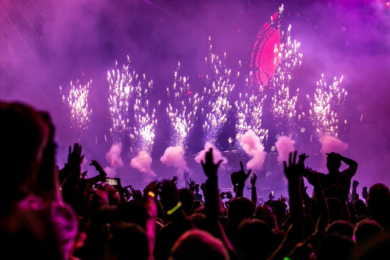 light, human arm, arms raised, event, dancing, arts culture and entertainment, crowd, performance, nightclub, 2K, positive emotion, nightlife, concert