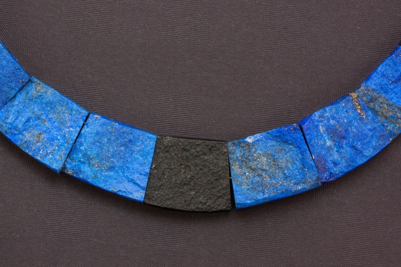 indoors, no people, jewellery, lazurite, blue, geometric shape, chain, architecture, pyrite, mineral mixture, ultramarine, high angle view, modern, concrete
