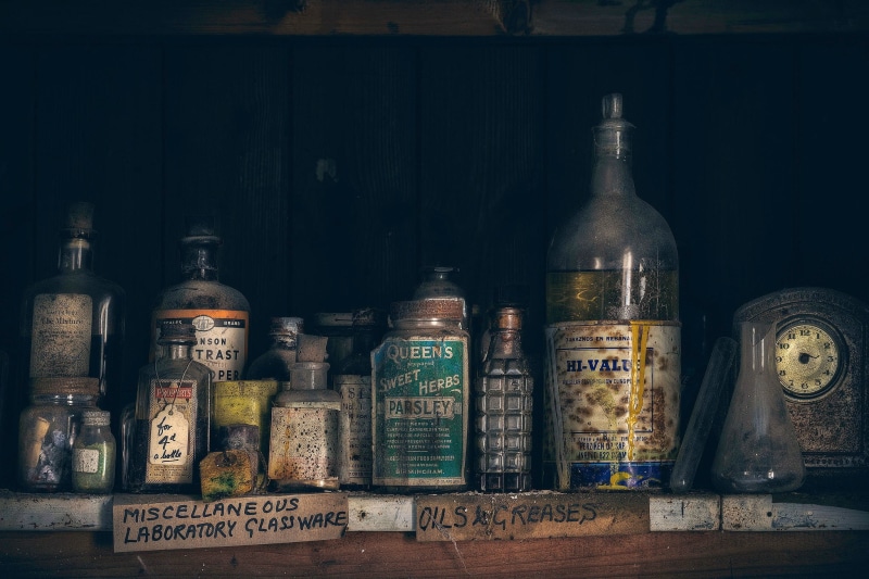retro, banks, 1080P, THE MARRIAGE, flask, pharmacy