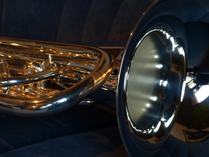 4K, reflection, instrument, musical instrument, brass, high angle view, no people, euphonium, musical equipment, trumpet, shine, close-up, shallow, wind instrument