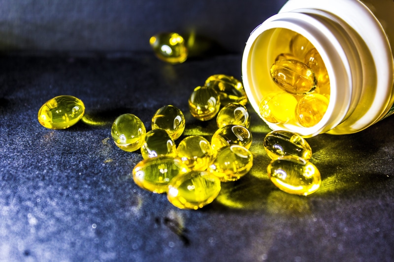 wellbeing, yellow, antioxidant, table, medicine, cure, close-up, minerals, cod-liver oil, vitamin, pill, vitamins, drug, large group of objects, nutritional supplement