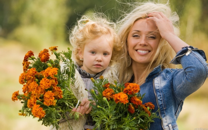 mother, woman, people, yellow, denim, happiness, autumn, bonding, two People, child, love, park - Man Made Space, embracing, blond Hair, lifestyles, springtime