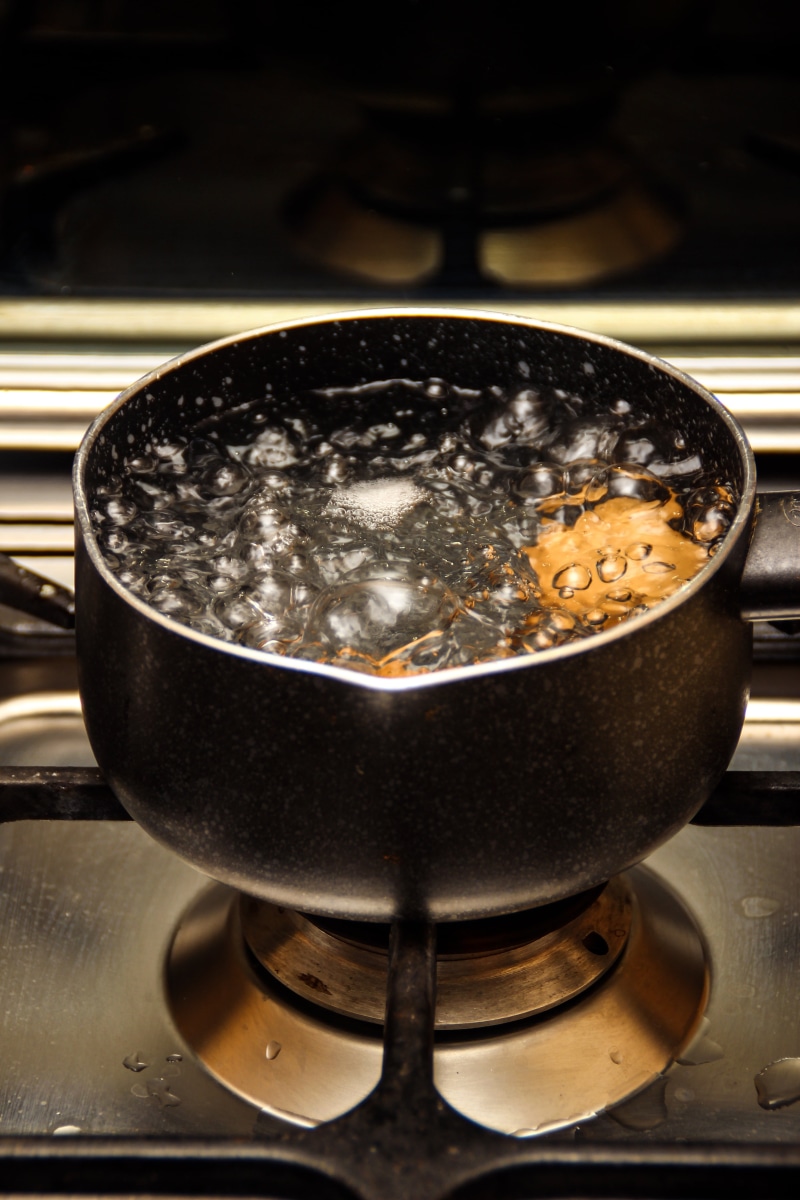 food and drink, saucepan, indoors, boiling water, metal, pan, cooking pan, stove, pot, preparation, burner - stove top, freshness, œuf, water, boiling