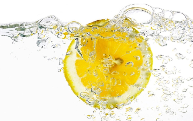 splashing, drop, Lemon, fruit, Segment, food, white background, indoors, healthy eating, wellbeing, freshness, Water, no people, cut out, bubble, motion