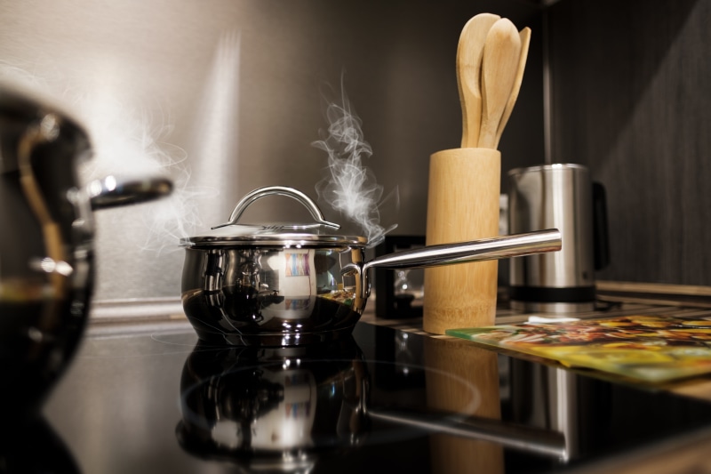 domestic kitchen, cook, kitchen, indoors, saucepan, heat - temperature, wooden spoon, 5K, no people, appliance, kitchen utensil, household equipment, food and drink