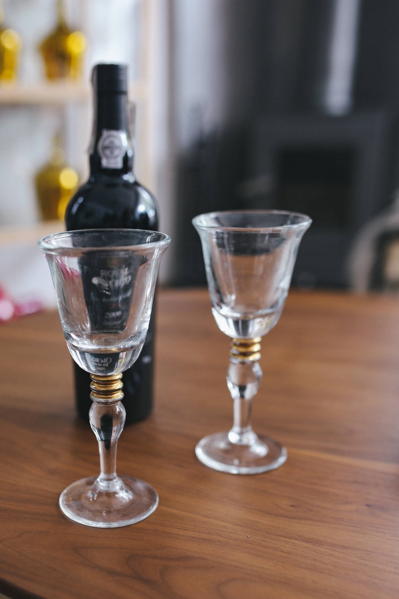 bottle, two, drink, wineglass, glassware, empty, wood - material, bottle of wine, freshness, no People, glass, alcohol, indoors, wine glasses, drinking Glass