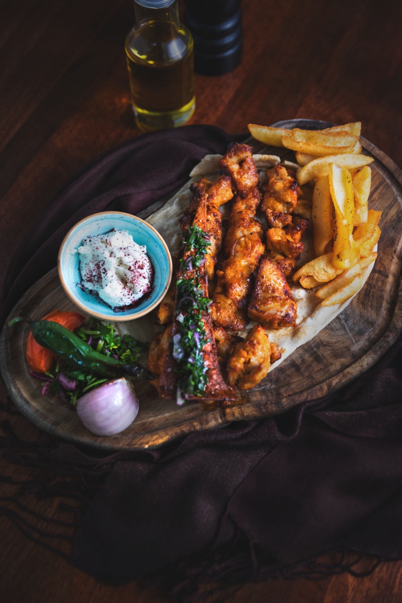 beer, still life, vegetable, cooked, unhealthy eating, chicken tikka, grilled, foods, 5K, chili, onion, prepared potato, potato, glass, food, plant, tomato