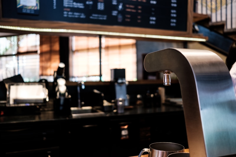 bar counter, close-up, coffee shop, mug, X-Pro2, restaurant, business, table, architecture, indoors, food and drink, drink, cup, refreshment, day, no people
