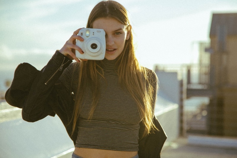 fujifilm, women outdoors, natural light, model, Fujifilm Instax Mini 8, Olivia Brower, camera, long hair, women, 720P