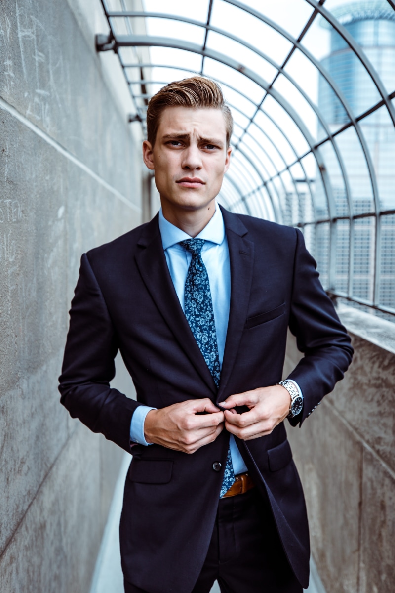 urban Scene, elegance, manager, office Building, wall, one Person, city, outdoors, expertise, wearing, occupation, confidence, business Person, technology