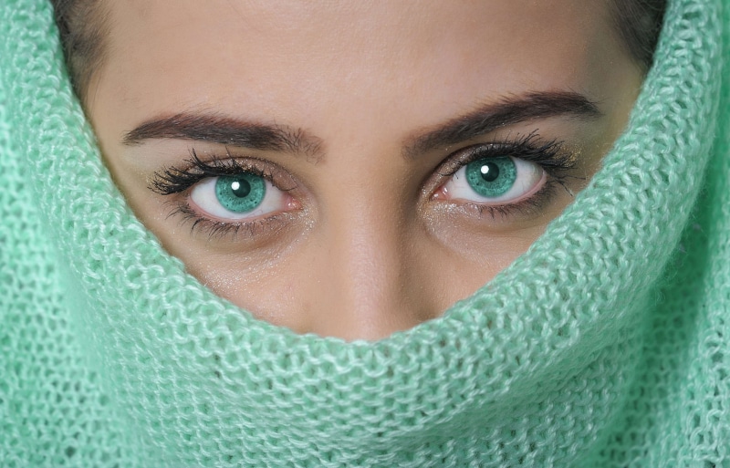 makeup, 4K, green color, glamour, beauty, beautiful face, portrait, close-up, glamour girl, royalty, looking at camera, beauty girl, eyebrow, eye makeup