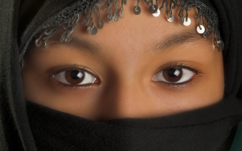 beautiful woman, women, adult, eyes, veils, looking at camera, niqab, close-up, brown eyes, body part, females, young adult, headshot, indoors, child, black