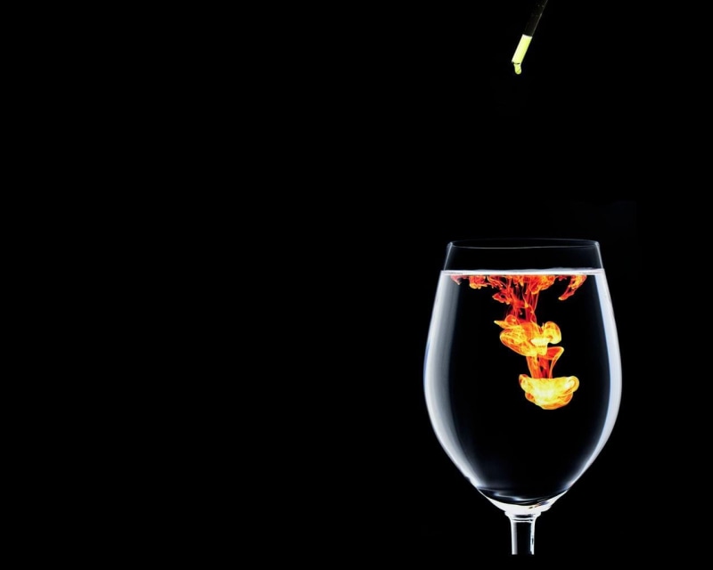 glass - material, single object, martini, glass, drink, no people, 720P, cut out, black background, household equipment, luxury, wineglass, cocktail, food and drink