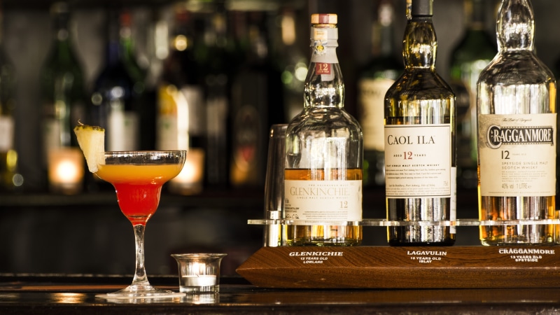 food and drink, martini, container, refreshment, bottles, freshness, sul, bar - drink establishment, close-up, glass, nightlife, variation, focus on foreground