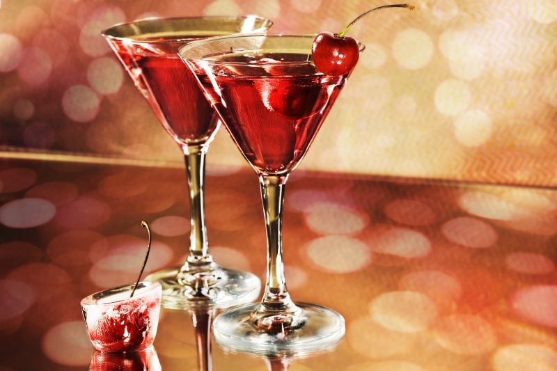 focus on foreground, christmas, holiday, backgrounds, clear, drinking Glass, nightclub, alcohol, celebration, event, defocused, luxury, vodka, nightlife