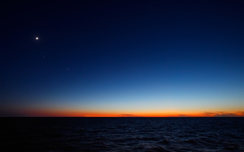 sea, horizon over water, astronomy, tranquility, 2K, idyllic, tranquil scene, beauty in nature, sunset, space, moon, blue, copy space, water, horizon