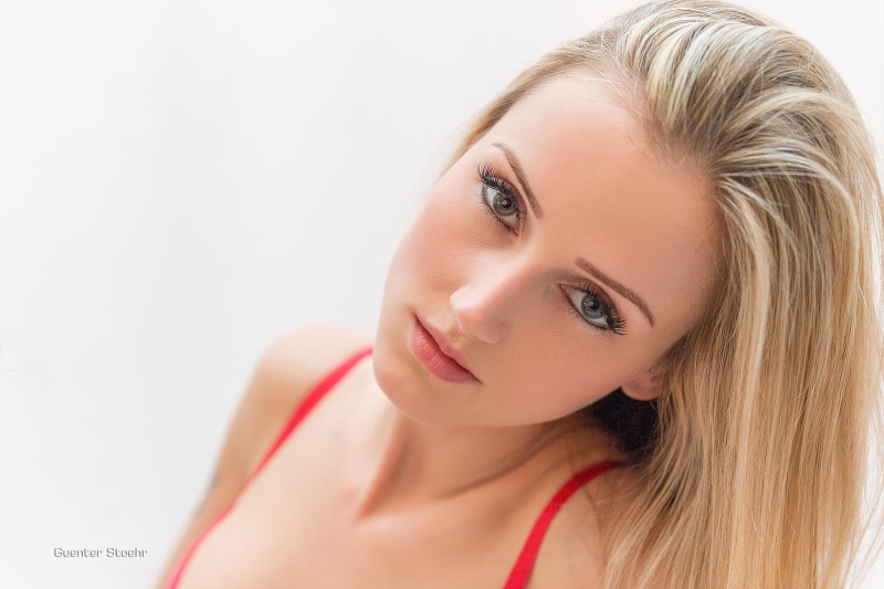 photographer, look, strap, girl, women, top, spaghetti, red, eyes, lips, cute, 1080P, Guenter Stoehr, s, beauty, portrait, face