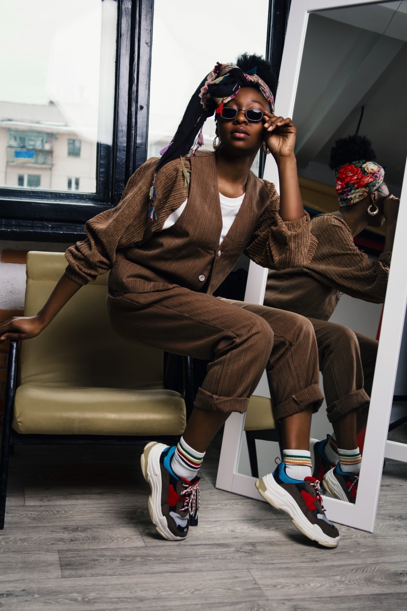 shoes, glasses, full length, sneakers, studio, blogger, looking away, adult, real people, wearing, looking, woman, eyewear, indoors, seat, 5K, young women
