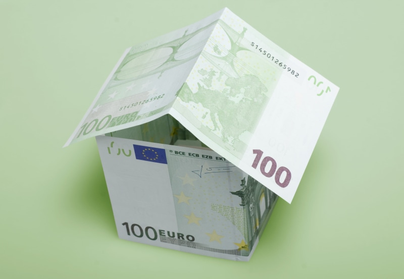 euro, refinance, economy, real, bills, text, photo, wealth, debt, landlord, profit, paper currency, mortgage, business, estate, house, expenses, broker