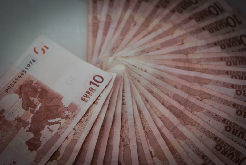 count, rich, obtained, wealth, sign, large group of objects, indoors, act, communication, money, enterprise, paying, fair, ten, no people, banknotes, abundance